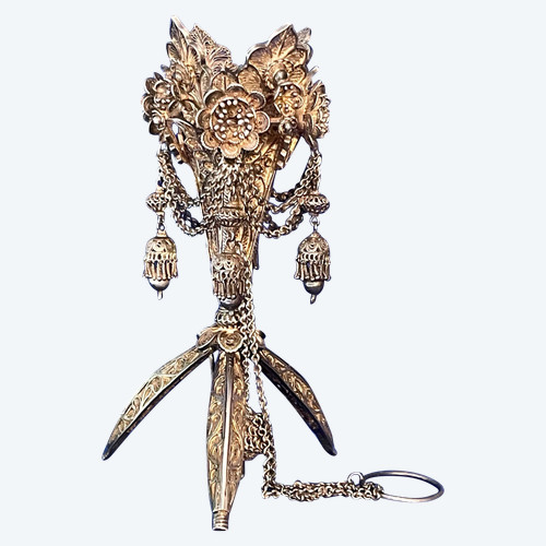 BALL HOLDER in filigree silver. RARE SYSTEM MODEL. 19th century. Object of virtue.