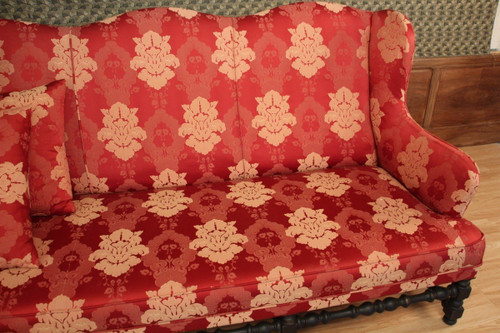 Immense Canapé De Château Style Louis XIII A Oreilles 3.05 Cm De Longueur