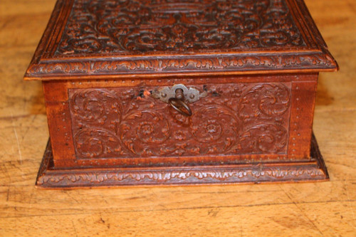 Coffret En Bois De Sainte Lucie - Atelier De César Bagard - XVII° century