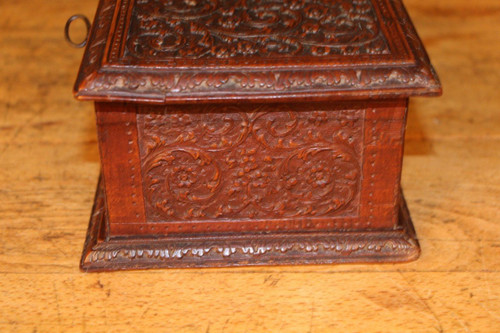 Coffret En Bois De Sainte Lucie - Atelier De César Bagard - XVII° century