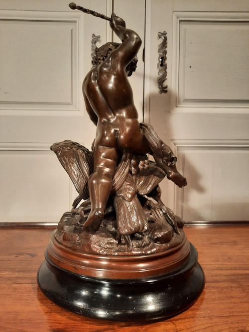 Sculpture en régule d’époque XIXème siècle représentant un putti chevauchant un cygne.