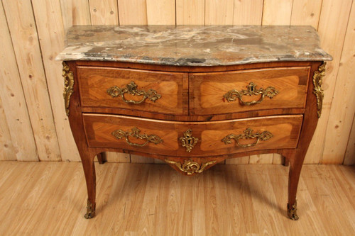 Louis XV period Sauteuse chest of drawers