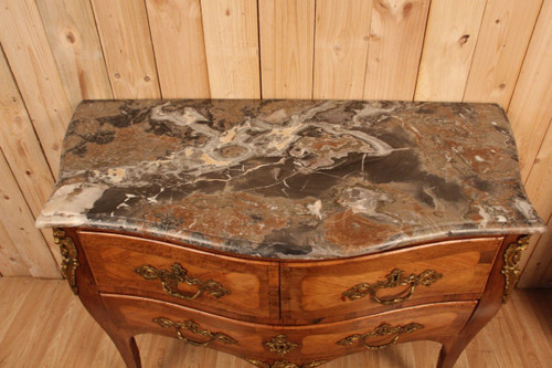 Louis XV period Sauteuse chest of drawers