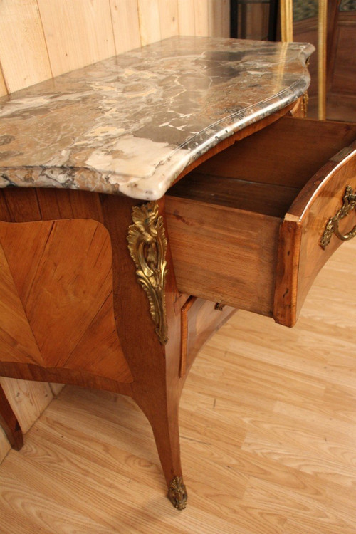Louis XV period Sauteuse chest of drawers