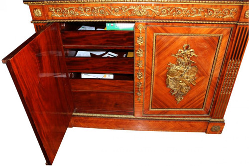 Buffet d'Apparat timbrato con