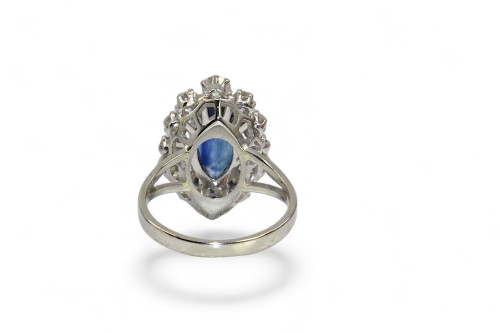 Anello con zaffiro e diamante