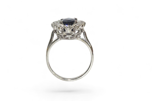 Anello con zaffiro e diamante