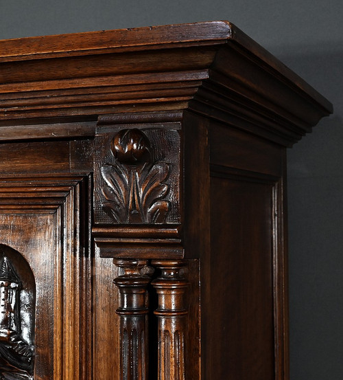 Rare Petit Cabinet Renaissance en Noyer Massif – 2ème partie XIXe