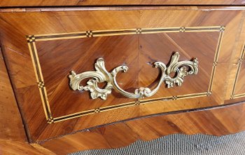 Commode Tombeau en Marqueteries de Bois Régionaux, époque Louis XIV – XVIIIe