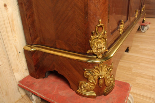 Grande libreria in bronzo dorato e impiallacciato, XIX secolo
