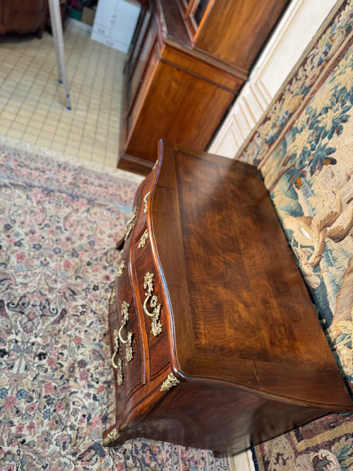 Cassettone in noce Luigi XV del XVIII secolo