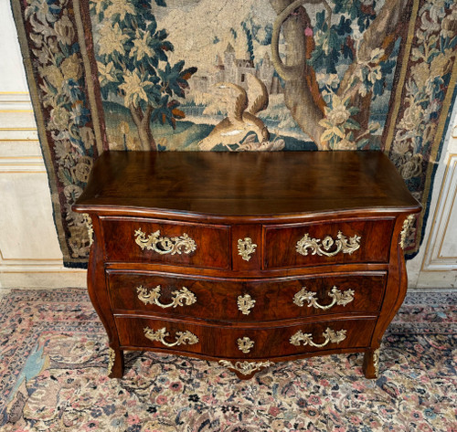Cassettone in noce Luigi XV del XVIII secolo