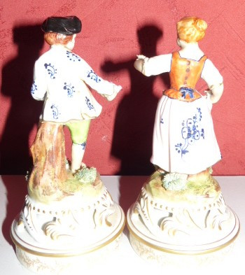 Paire de sujet décoratif personnages signée de Meissen