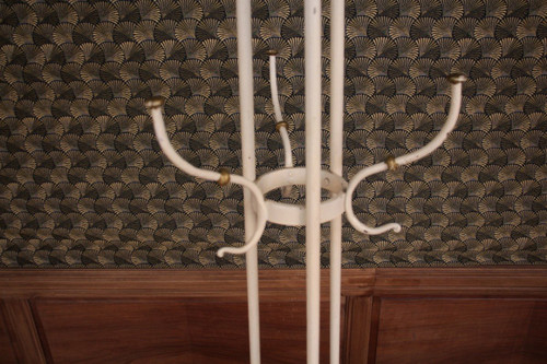 Garderobe aus Gusseisen, spätes 19. Jahrhundert, aus dem Bar-Restaurant