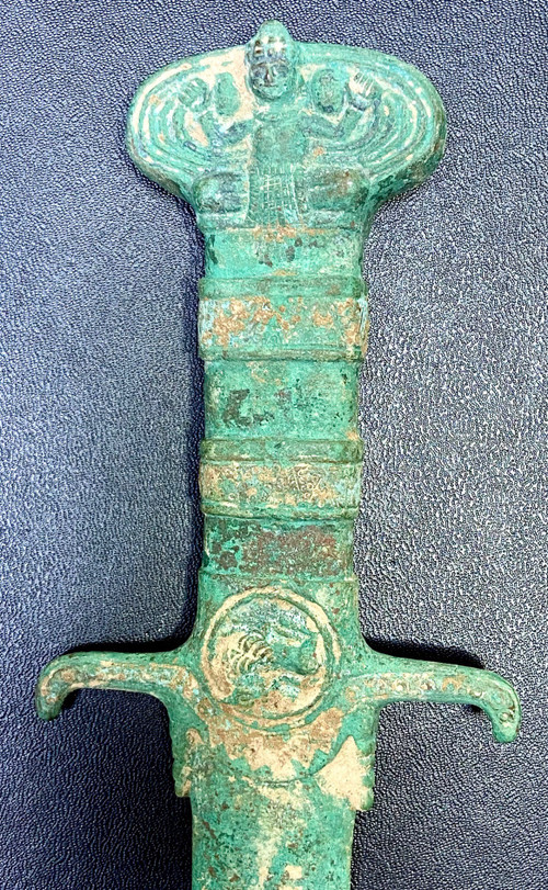 Baktrianische Zivilisation, 3. bis 1. Jahrhundert v. Chr., Seltener Bronzedolch.