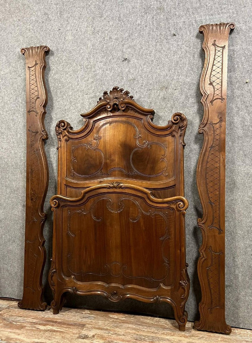Letto centrale Rocaille in stile Luigi XV, in noce, 1880 ca.