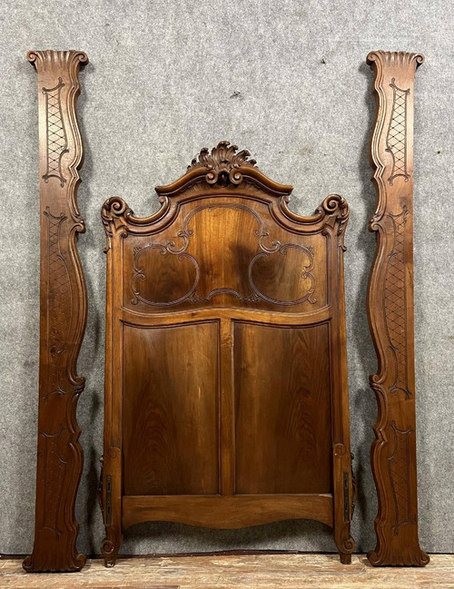 Letto centrale Rocaille in stile Luigi XV, in noce, 1880 ca.