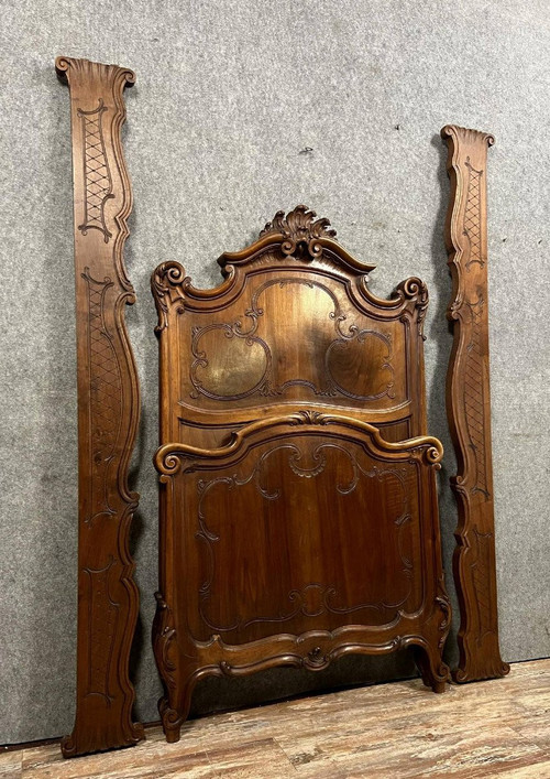Letto centrale Rocaille in stile Luigi XV, in noce, 1880 ca.