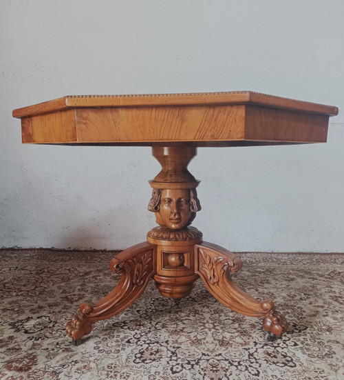 Table de milieu octogonale Napoléon III en noyer marqueté