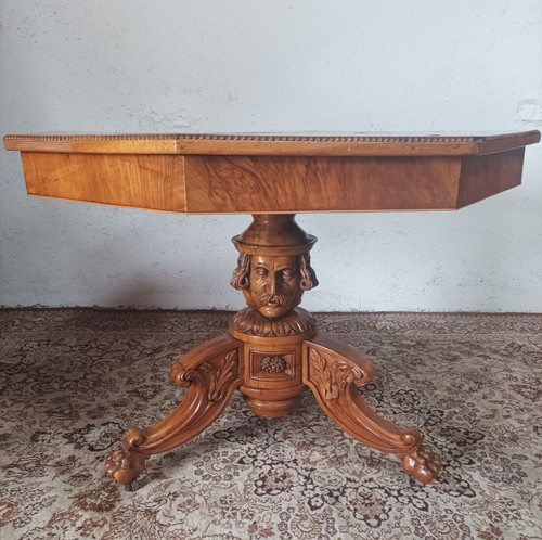 Table de milieu octogonale Napoléon III en noyer marqueté