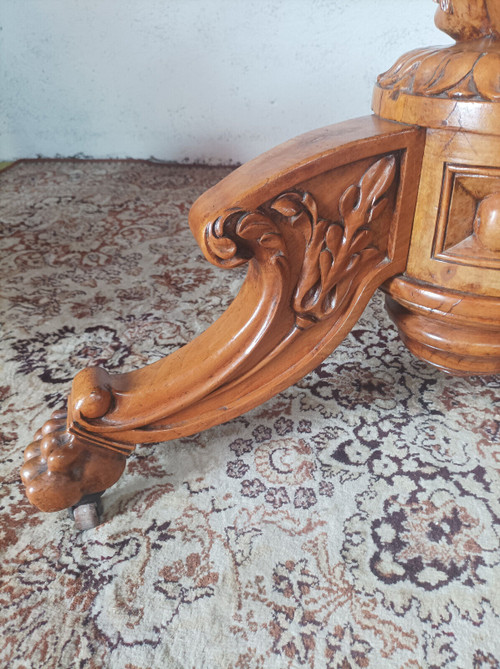 Table de milieu octogonale Napoléon III en noyer marqueté