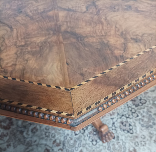 Table de milieu octogonale Napoléon III en noyer marqueté