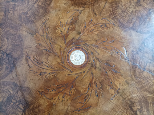 Table de milieu octogonale Napoléon III en noyer marqueté