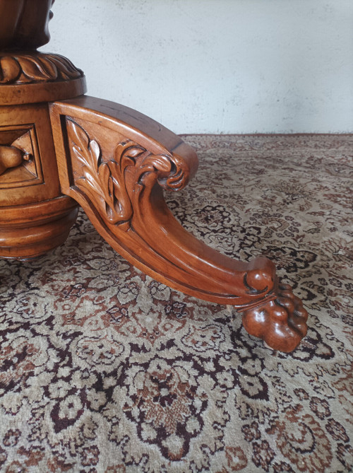Table de milieu octogonale Napoléon III en noyer marqueté
