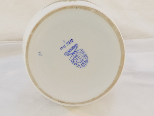 Amphora vase with double handles in white porcelain