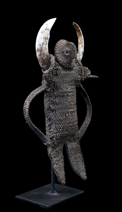 Abelam mouth ornament called Karawut