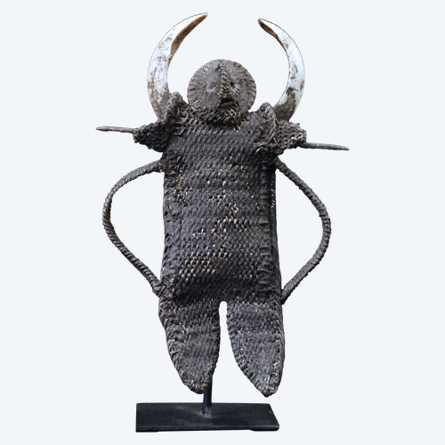 Abelam mouth ornament called Karawut
