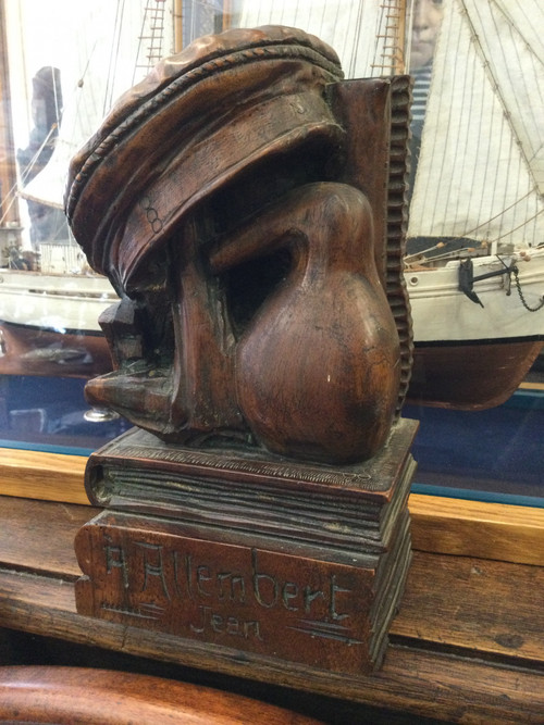 Scultura in legno in omaggio