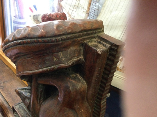 Scultura in legno in omaggio