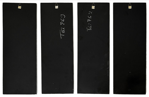 Ensemble de quatre panneaux formant un tableau en laque à décor d'incrustations de nacre