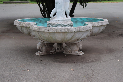 Fontaine De Jardin Néoclassique Avec Statue
