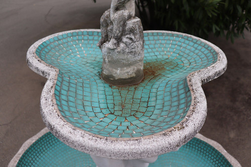 Fontaine De Jardin Néoclassique Avec Statue