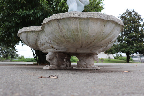 Fontaine De Jardin Néoclassique Avec Statue