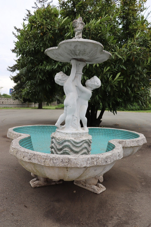 Fontaine De Jardin Néoclassique Avec Statue