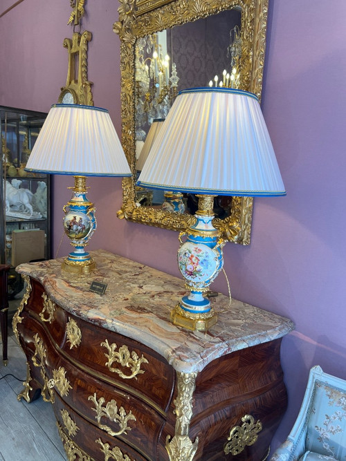 Coppia di lampade in porcellana di Parigi