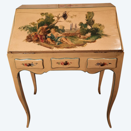 Bureau de pente de style Louis XV peint dans le goût du XVIIIème siècle.