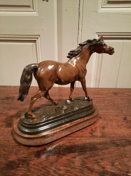 Sculpture en régule d’époque XIXème siècle représentant un cheval, signé J. Moigniez.