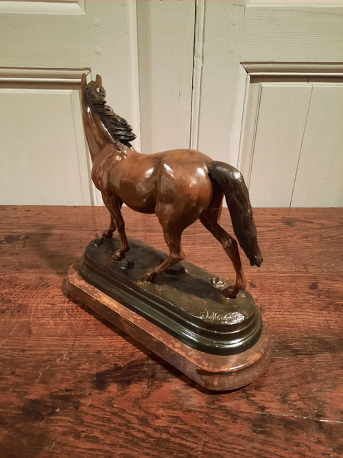 Sculpture en régule d’époque XIXème siècle représentant un cheval, signé J. Moigniez.