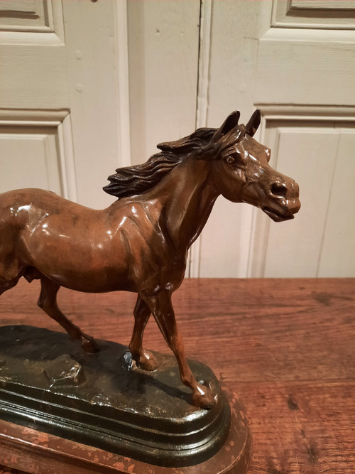 Sculpture en régule d’époque XIXème siècle représentant un cheval, signé J. Moigniez.