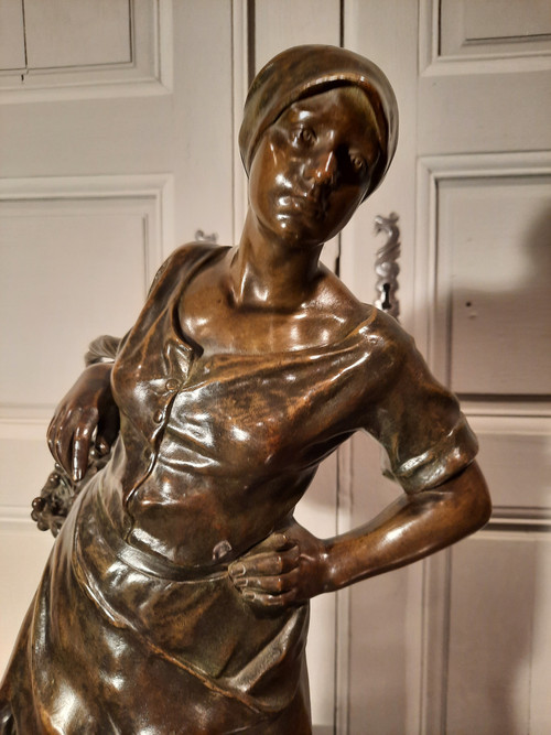 Bronze représentant « La Vendangeuse » signé Antonin Larroux (1859-1937).