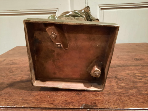 Bronze représentant « La Vendangeuse » signé Antonin Larroux (1859-1937).