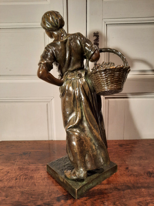Bronze représentant « La Vendangeuse » signé Antonin Larroux (1859-1937).