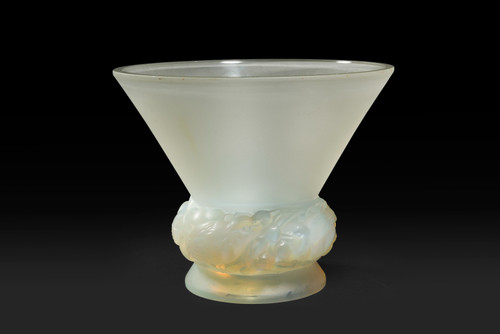 Discover the Magnificent PINSONS Vase by René Lalique 