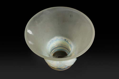 Discover the Magnificent PINSONS Vase by René Lalique 