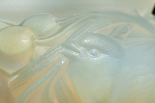 Discover the Magnificent PINSONS Vase by René Lalique 
