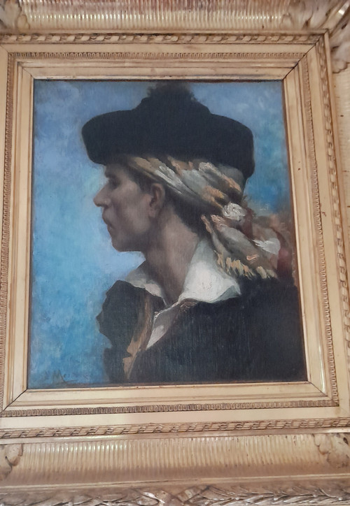 Ritratto di profilo di un uomo spagnolo con un copricapo tradizionale 